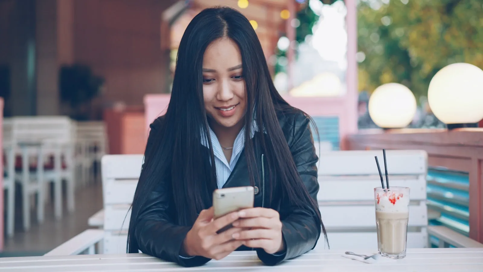 Your Customers Stopped Searching in Keywords. Now They Ask AI Full Questions.